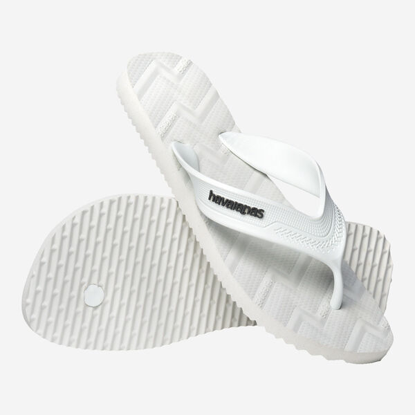 Havaianas Track Waves