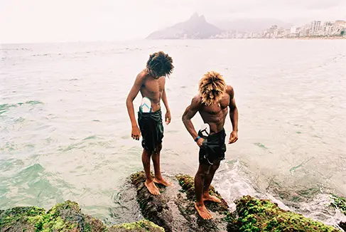 Imagen de campaña actual de havaianas, fotografiada por Rafael Moura
