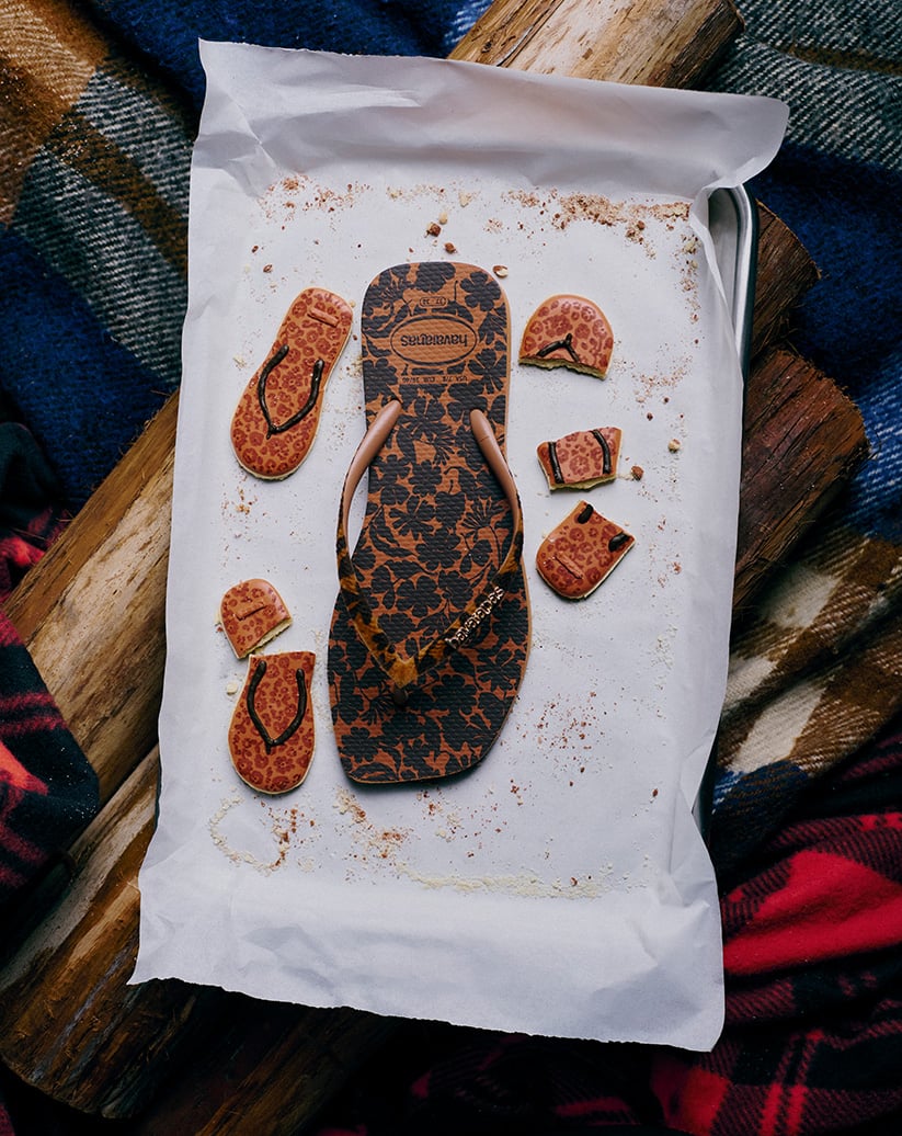 Havaianas Square Rust with sandal-shaped biscuits